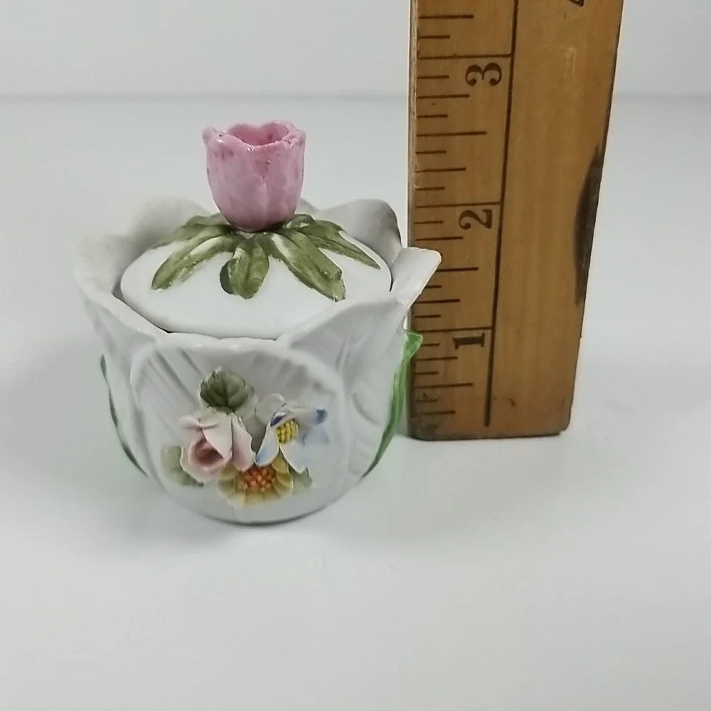 Vintage Flower Shape Trinket Box With 3D Flowers